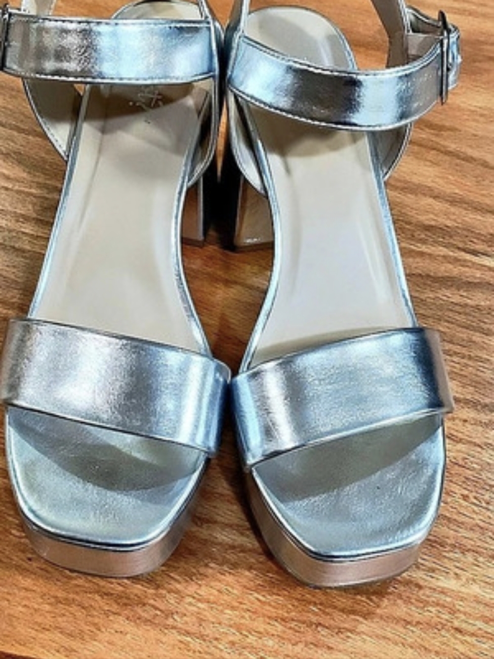 Ynot? Metallic Platform Heels Silver US 8M Like New